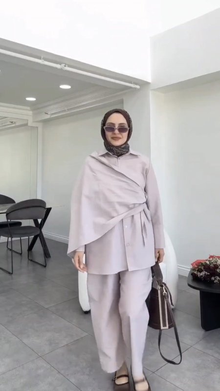 طقم مع سكارف