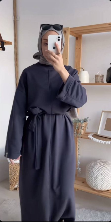 رمادي غامق