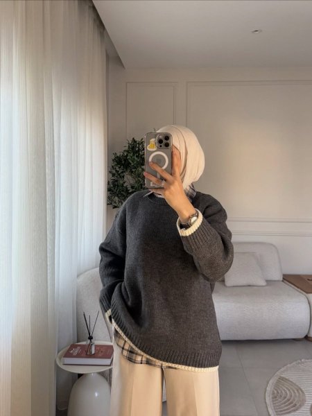 رمادي غامق