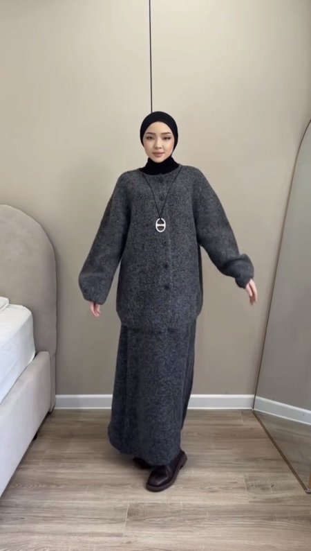 رمادي غامق